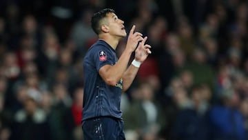 Soccer Football -  FA Cup Fourth Round - Arsenal v Manchester United - Emirates Stadium, London, Britain - January 25, 2019   Manchester United&#039;s Alexis Sanchez celebrates scoring their first goal      REUTERS/Hannah McKay     TPX IMAGES OF THE DAY