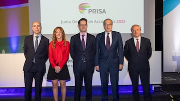 DVD1266. 14/05/25. Madrid, sala de encuentros de PRISA. Junta de Accionistas 2025 del Grupo de Prisa. En la imagen, de izquierda a derecha, Francisco Cuadrado (presidente Ejecutivo de Santillana), Pilar Gil (vicepresidenta del Consejo de Administración del Grupo Prisa), Joseph Oughourlian (presidente del Consejo de Administración del Grupo PRISA), Fernando Carrillo (vicepresidente primero no ejecutivo del Consejo de Administración del GRUPO PRISA) y Pablo Jiménez de Parga ( Secretario del Consejo del Grupo PRISA) © Claudio Álvarez / El País