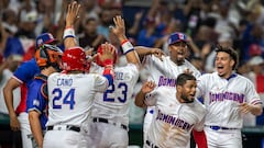 Miami (United States), 14/03/2023.- Dominican Republic players celebrate after winning the game against Israel during the 2023 World Baseball Classic Pool D match between Dominican Republic and Israel at loanDepot park baseball stadium in Miami, Florida, USA, 14 March 2023. (República Dominicana, Estados Unidos) EFE/EPA/CRISTOBAL HERRERA-ULASHKEVICH
