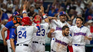 Miami (United States), 14/03/2023.- Dominican Republic players celebrate after winning the game against Israel during the 2023 World Baseball Classic Pool D match between Dominican Republic and Israel at loanDepot park baseball stadium in Miami, Florida, USA, 14 March 2023. (República Dominicana, Estados Unidos) EFE/EPA/CRISTOBAL HERRERA-ULASHKEVICH
