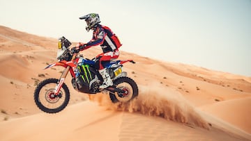 Tosha Schareina gana con la Honda la Etapa 3 del Abu Dhabi Desert Challege.
