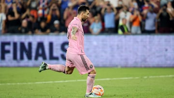 CINCINNATI, OHIO - AUGUST 23: Lionel Messi #10 of Inter Miami CF makes a penalty kick on Alec Kann #1 of FC Cincinnati during a shootout in the 2023 U.S. Open Cup semifinal match at TQL Stadium on August 23, 2023 in Cincinnati, Ohio. Andy Lyons/Getty Images/AFP (Photo by ANDY LYONS / GETTY IMAGES NORTH AMERICA / Getty Images via AFP)
