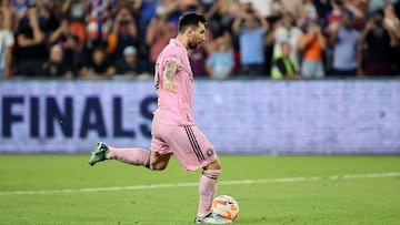 CINCINNATI, OHIO - AUGUST 23: Lionel Messi #10 of Inter Miami CF makes a penalty kick on Alec Kann #1 of FC Cincinnati during a shootout in the 2023 U.S. Open Cup semifinal match at TQL Stadium on August 23, 2023 in Cincinnati, Ohio.   Andy Lyons/Getty Images/AFP (Photo by ANDY LYONS / GETTY IMAGES NORTH AMERICA / Getty Images via AFP)