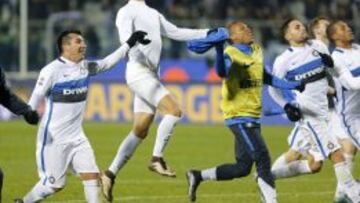 Los jugadores del Inter celebran el triunfo logrado el miércoles en casa del Empoli.