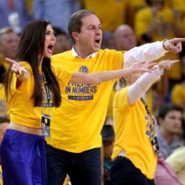 El dueño de los Warriors cambió de sitio para alejarse de Rihanna