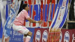 Futbol, Universidad Cat&Atilde;&sup3;lica vs Union Espa&Atilde;&plusmn;ola.
 Fecha 25, campeonato nacional 2021.
 El jugador de Universidad Cat&Atilde;&sup3;lica Fernando Zampedri, izquierda, celebra su gol contra Union Espa&Atilde;&plusmn;ola durante el 