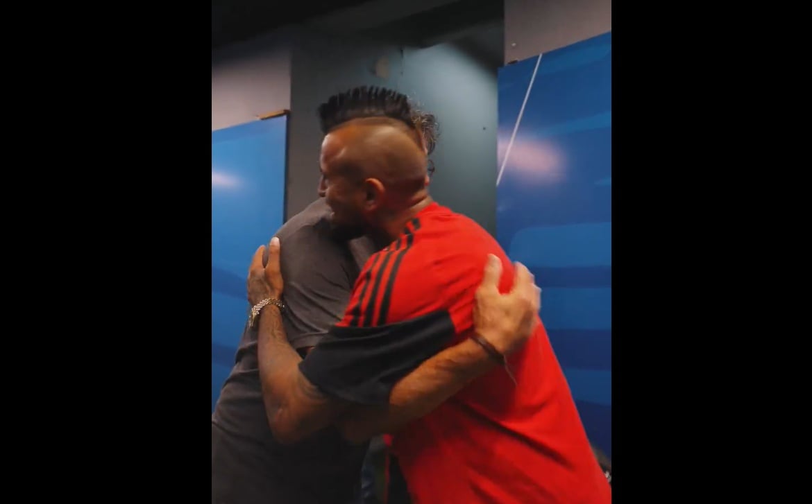 Vidal recibe el mayor homenaje de todos en Uruguay: “Orgulloso y feliz“