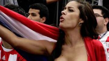 <b>INCONDICIONAL. </b>Larissa no se ha perdido un partido en la Plaza de la Democracia, Asunción.