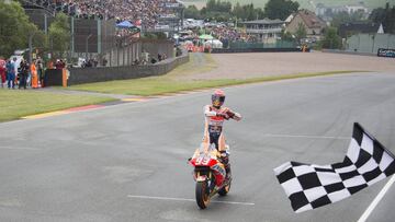 Márquez cruzando la meta de Alemania.