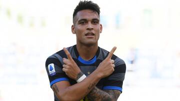 Soccer Football - Serie A - Lazio v Inter Milan - Stadio Olimpico, Rome, Italy - October 4, 2020  Inter Milan&#039;s Lautaro Martinez celebrates scoring their first goal REUTERS/Alberto Lingria