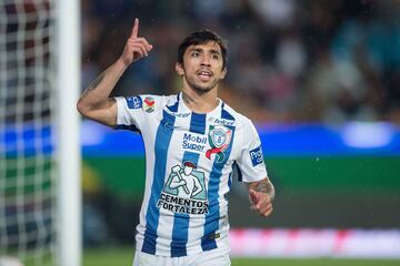 Fue la bomba del pasado Draft de la Liga MX, el chileno tuvo poca participación con los Tuzos y ahora estará en las filas de Querétaro y seguramente jugará como mediocampista por el sector derecho, tenien más aporte ofensivo. 