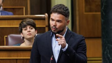 El portavoz de ERC en el Congreso, Gabriel Rufián, interviene durante una sesión plenaria en el Congreso de los Diputados, a 26 de abril de 2023, en Madrid (España). Durante la sesión de control al Gobierno, se formulan preguntas relacionadas con el cese de la exministra de Asuntos Exteriores Arancha González Laya, su gestión en Cataluña y las medidas para favorecer el acceso a la vivienda que ha anunciado en los últimos días.
26 ABRIL 2023;VIVIENDA;CATALUNYA;MARRUECOS;CONGRESO;VIVIENDA
Eduardo Parra / Europa Press
26/04/2023