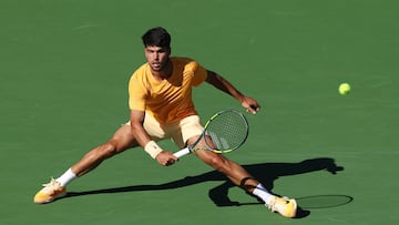 Carlos Alcaraz, contra Daniil Medvedev en Indian Wells.