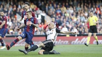 Zaza, en la acción del gol anulado.