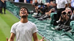 Spain's Carlos Alcaraz celebrates beating Serbia's Novak Djokovic during their men's singles final tennis match on the last day of the 2023 Wimbledon Championships at The All England Tennis Club in Wimbledon, southwest London, on July 16, 2023. (Photo by Glyn KIRK / AFP) / RESTRICTED TO EDITORIAL USE
