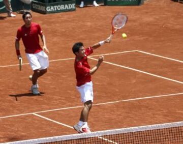 Farah y Cabal superaron a Nishioka y Uchiyama en el tercer partido. El domingo, Giraldo y Falla tienen el ascenso al Grupo Mundial en sus manos.