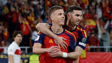 Soccer Football - FIFA World Cup - UEFA Qualifiers - Group E - Spain v Turkey - Estadio La Cartuja de Sevilla, Seville, Spain - November 18, 2025 Spain's Dani Olmo celebrates scoring their first goal with Fabian Ruiz REUTERS/Marcelo Del Pozo