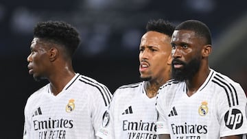 Tchoaumeni, Militao y Rüdiger, en un partido con el Madrid.
