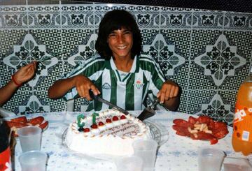 Reyes de ni?o con la camiseta del Betis.