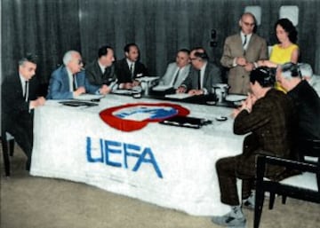 El 3 de junio de 1958 se procedió al primer sorteo que se realizaba por el Comité Ejecutivo de UEFA sin más formalismos 