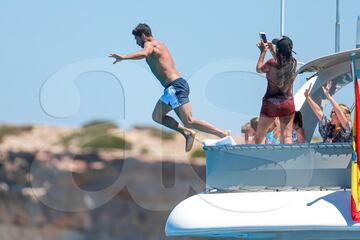 Messi, Luis Suárez y Cesc en sus vacaciones familiares en Ibiza.