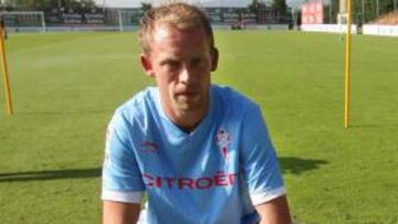 <b>LUCIRÁ EL 23. </b>Michael Krohn-Dehli se vistió la camiseta del Celta por primera vez ayer en A Madroa.