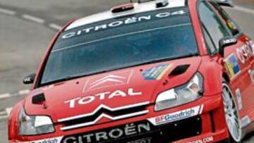 <b>AGUANTA. </b>Dani Sordo, al volante del Citroën C4, en un momento de la etapa de ayer.