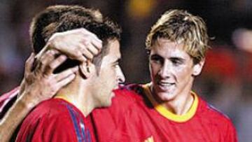 <B>EL "NUEVE" MÁS UTILIZADO</B>. Raúl ha disputado muchos de los partidos de la era Sáez como nueve. Cuando ha jugado Valerón, Raúl ha sido la referencia más delantada del equipo. Cuando ha compartido delantera con Fernando Torres, el sacrificado ha sido Valerón. Parece que en el -2-3-1 que utiliza el seleccionador los tres futbolistas no tienen cabida en el once titular.