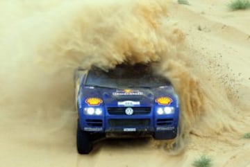 Rally París-Dakar 2004. Jutta Kleinsschmidt con Volkswagen Touareg.
