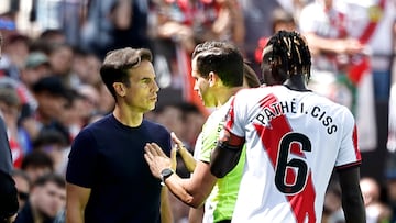 Iñigo discute con Guzmán Mansilla durante el Rayo-Levante.