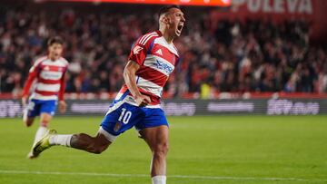 Uzuno festeja el 3-2 al Eldense,