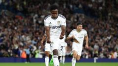 Luis Sinisterra celebrando su primer gol en Prmeier League con Leeds United ante Everton.