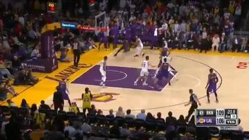 La imagen que define el año de los Lakers: resbalón de LeBron y adiós a los playoffs
