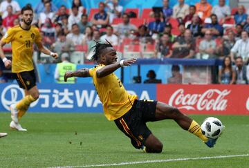 Batshuayi entró para dar descanso al pichichi Lukaku y tras varias ocasiones erradas remató un centro de Meunier y se estrenó en el mundial.