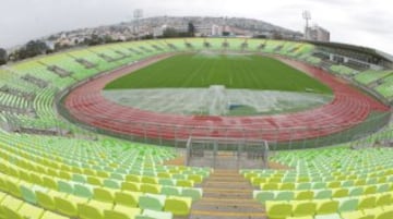 Fue remodelado entre 2012 y 2014. Cumple con las cinco estrellas de los estándares FIFA y las butacas son de color verde, los mismos que el anfitrión Santiago Wanderers. Situado en la zona de Playa Ancha, lleva el nombre del histórico defensa central Elías Figueroa. Tiene capacidad para 21.113 personas.