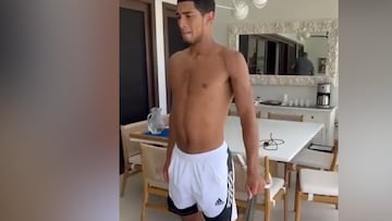 Bellingham comparte un ejercicio para fortalecer el hombro y su cara es un poema