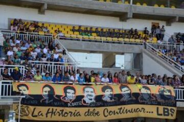 Más de mil personas llegaron al estadio para despedir a Lucio Fariña en Quillota.