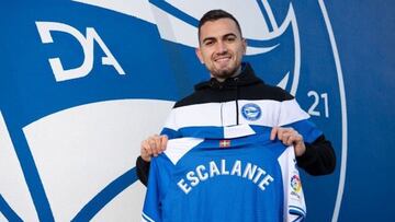 Gonzalo Escalante es presentado como nuevo jugador del Deportivo Alav&eacute;s.