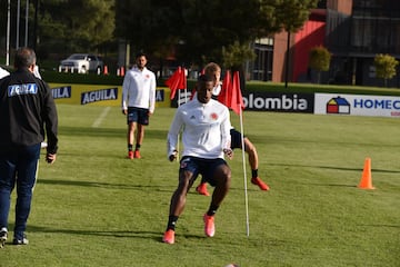 Con jugadores del FPC y Juan Fernando Quintero, Colombia inició su preparación para la triple fecha de Eliminatorias. El equipo de Reinaldo Rueda viajará este sábado a Bolivia.