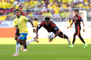La Selección Colombia y la Selección de Brasil igualaron 1-1 en el cierre del Grupo D de la Copa América, gracias a las anotaciones de Rapinha y Daniel Muñoz.