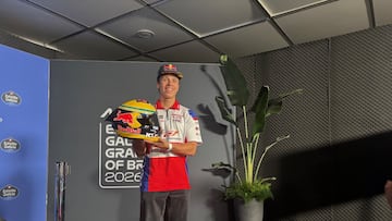Moreira con su casco estilo Senna para Goiania.