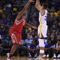 Stephen Curry sigue en forma: 19 puntos en 16 minutos
