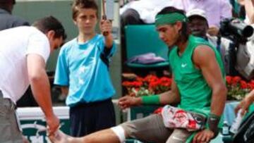 <b>CONTRATIEMPO. </b>Rafa Nadal tuvo que ser atendido para tratar unas molestas ampollas en sus pies.