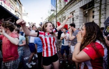 Así celebra Santiago Arias el título con el PSV en Eindhoven