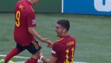 Es el más novato y parece lo contrario: lo de Gavi en la celebración... ¡con 17 años!