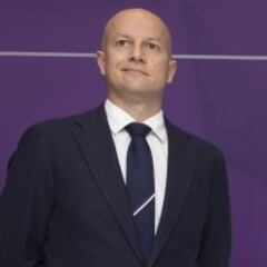 Fenaert valora un referéndum “vinculante” antes de fin de año