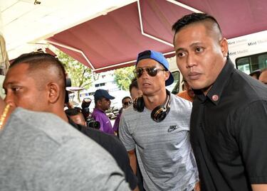 Cristiano Ronaldo visits Valencia owner Peter Lim