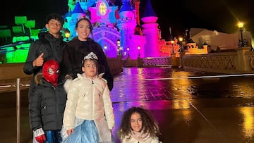 Las vacaciones de Georgina sin Cristiano en Disneyland