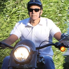 El vídeo del aparatoso accidente en moto de George Clooney