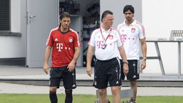 Demichelis y Van Gaal en un entrenamiento en 2010